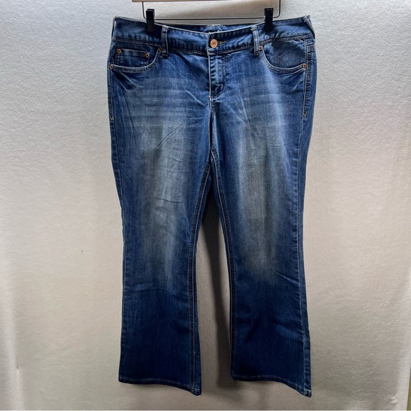 Maurices Denim - Maurices Mid Rise Straight Leg Jeans Womens 11/12 Short Stretch Denim 3060‎